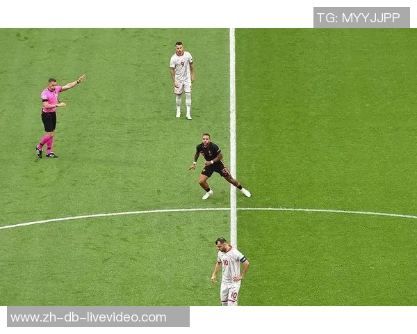 足球任意球的技巧与战术解析如何在比赛中发挥关键作用 足球任意球的技巧与战术解析如何在比赛中发挥关键作用